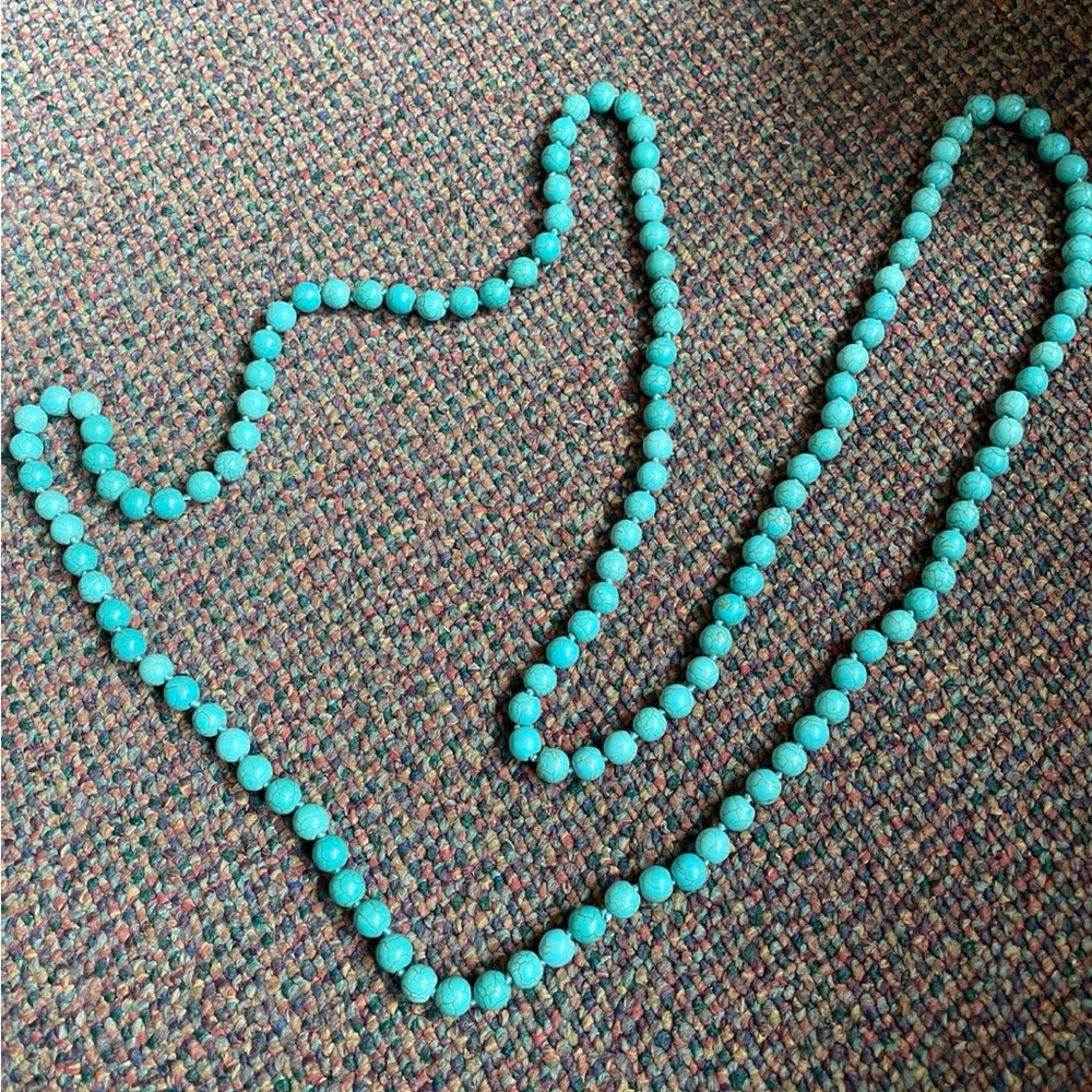 The pioneer woman mercantile turquoise bead necklace!